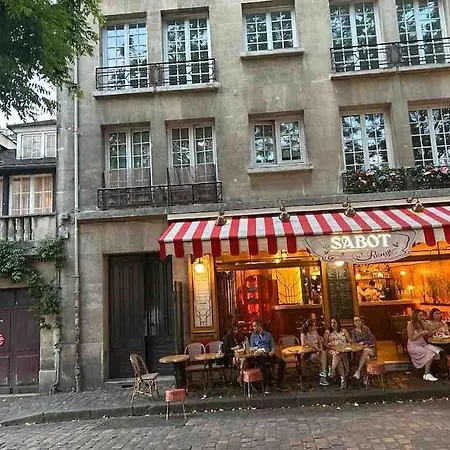 One In Montmartre Apartment